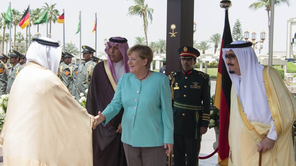 Φωτογραφίες: Χωρίς μαντίλα η Μέρκελ στη Σαουδική Αραβία